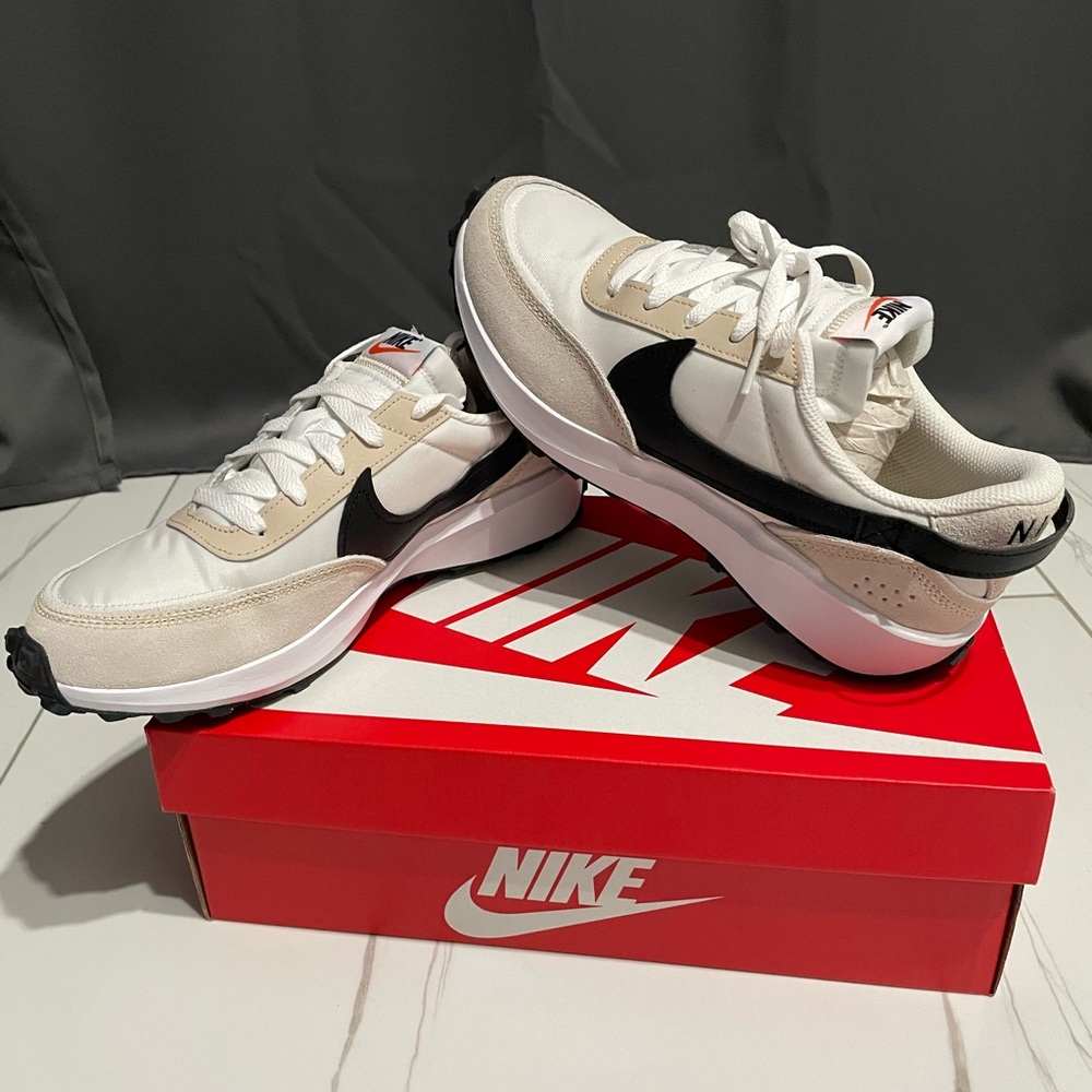 NIKE WAFFLE DEBUT